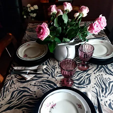 Les Maisons Des Fleurs Apartment
